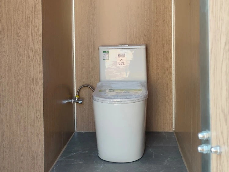 Mobile-Toilet-Trailer-Inside